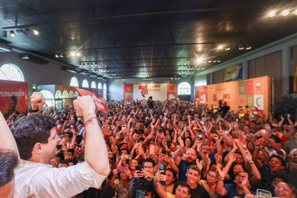 João Campos durante discurso na plenária do Chega Junto Pernambuco, em Caruaru/Foto: Edson Holanda