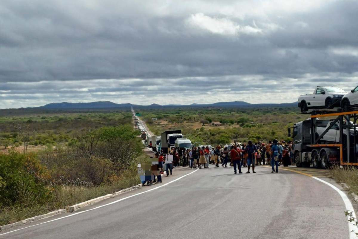 A rodovia está interditada no sentido Salgueiro
/Divulgação/PRF