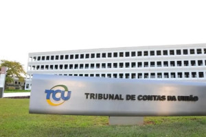 Al&eacute;m do aumento nominal, a decis&atilde;o administrativa da Corte de Contas mudou a forma de c&aacute;lculo do "abate-teto"