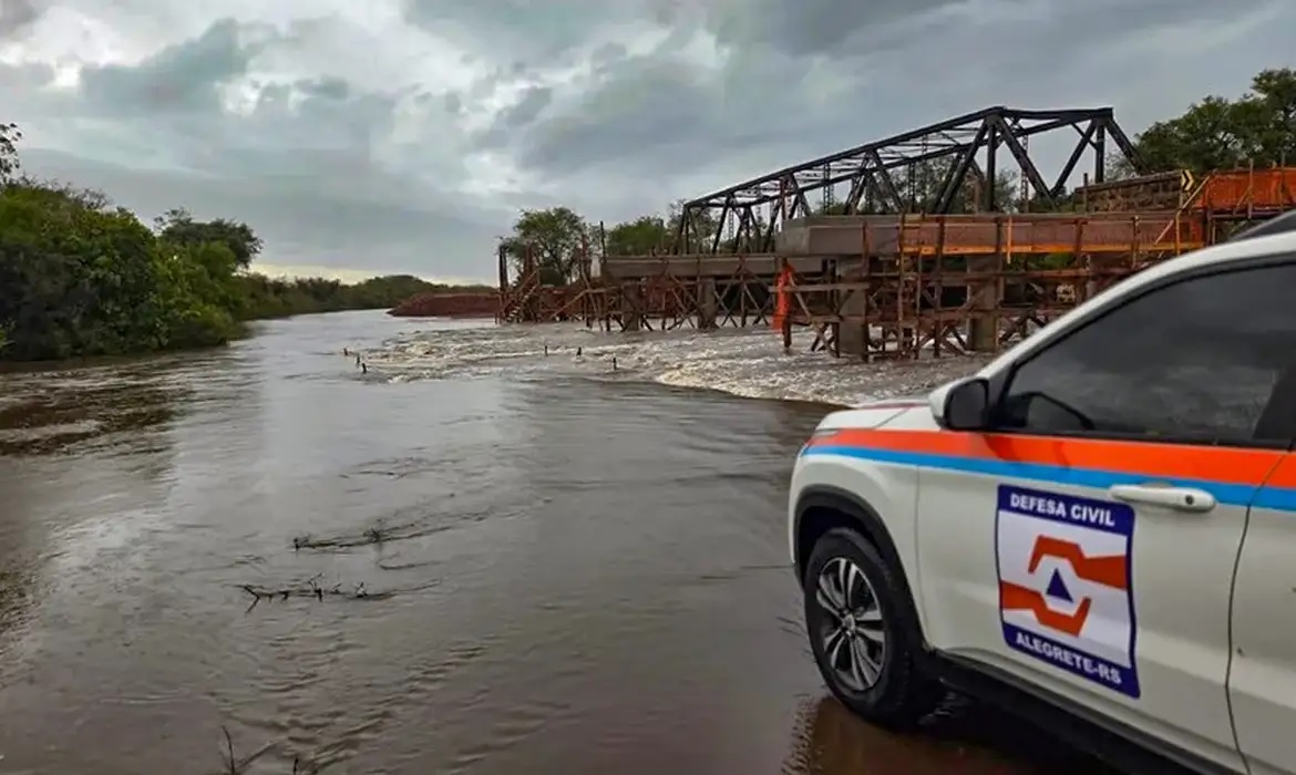 Danos atingem o Rio Grande do Sul desde a semana passada/ Defesa Civil de Alegrete/Divulgação