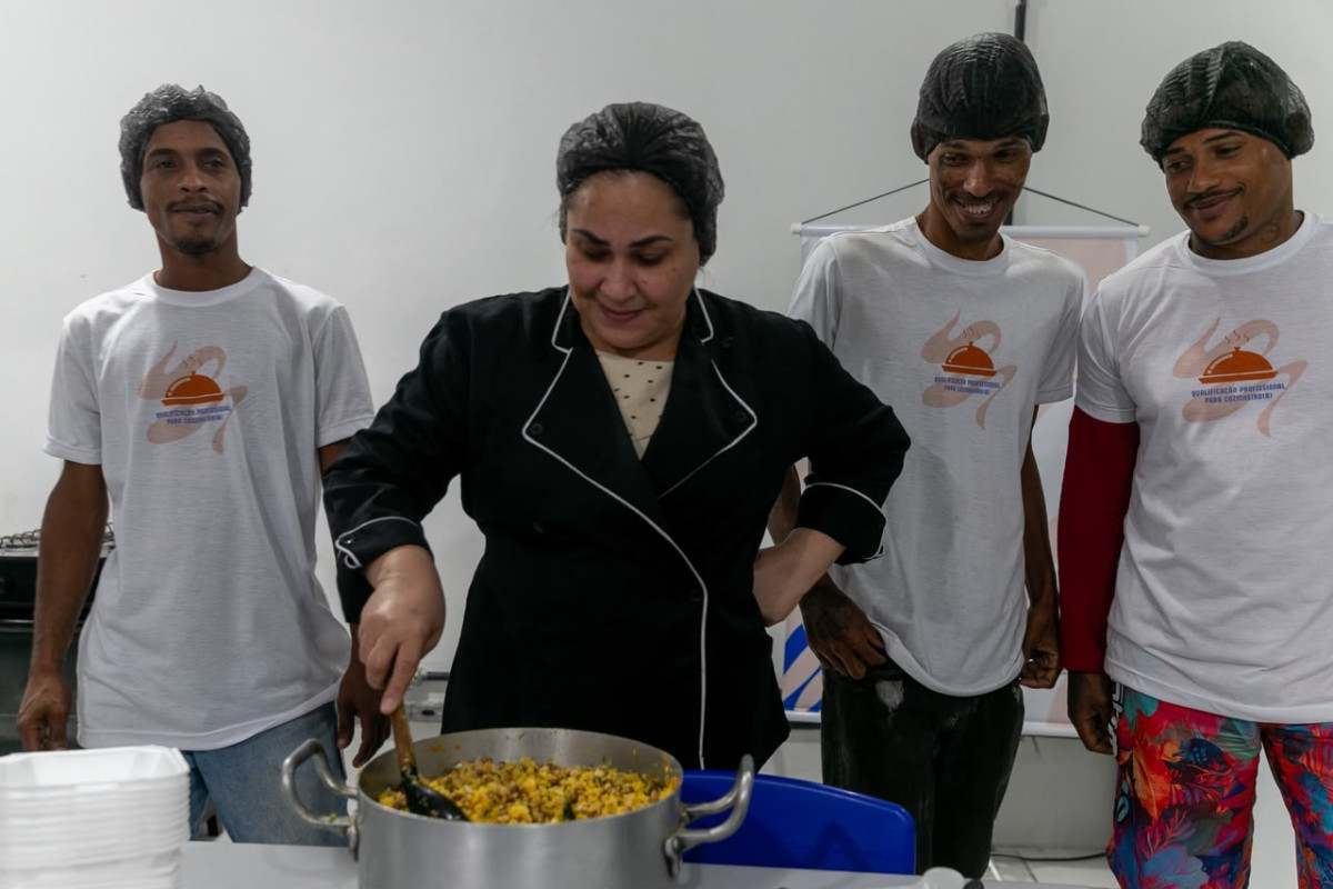 Curso de cozinheiro promovido pelo Patronato Penitenciário de Pernambuco/Rafael Vieira/DP