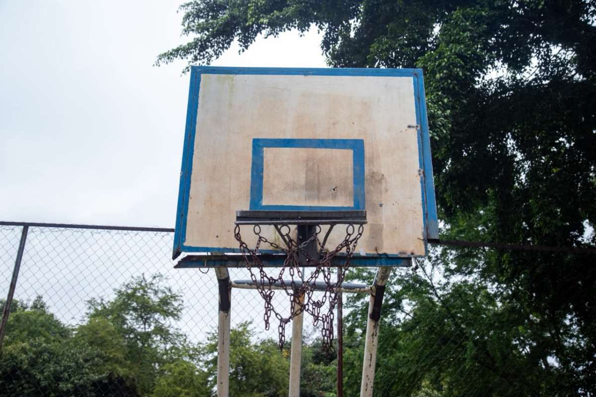 Usuários criticam situação de banheiros, campo, quadra e mobiliários do Parque Santana (Karol Rodrigues/DP Foto)