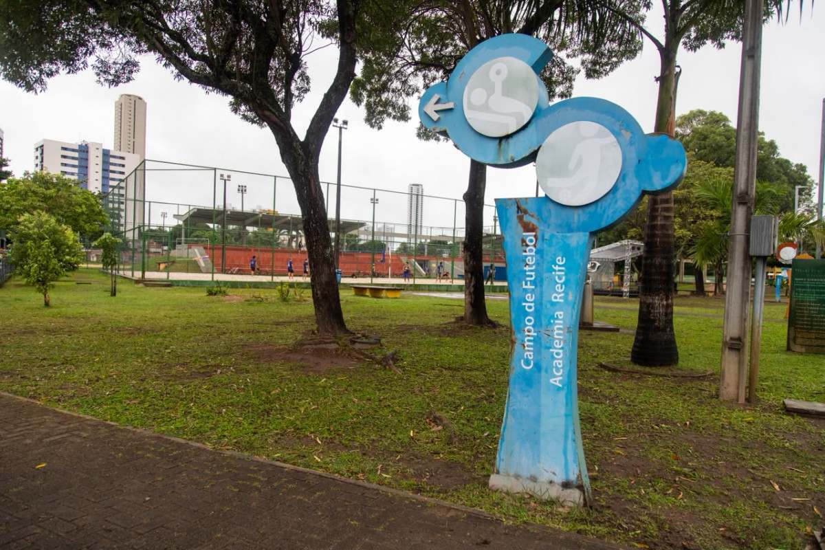 Usuários criticam situação de banheiros, campo, quadra e mobiliários do Parque Santana (Karol Rodrigues/DP Foto)