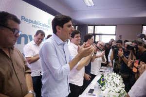Carlos Costa oficializado como vice na chapa de Jo&atilde;o Campos