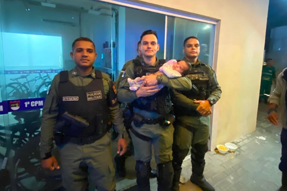 Recém-nascida é salva por policiais militares após engasgo em Boa Viagem
/Foto: Ascom/PMPE