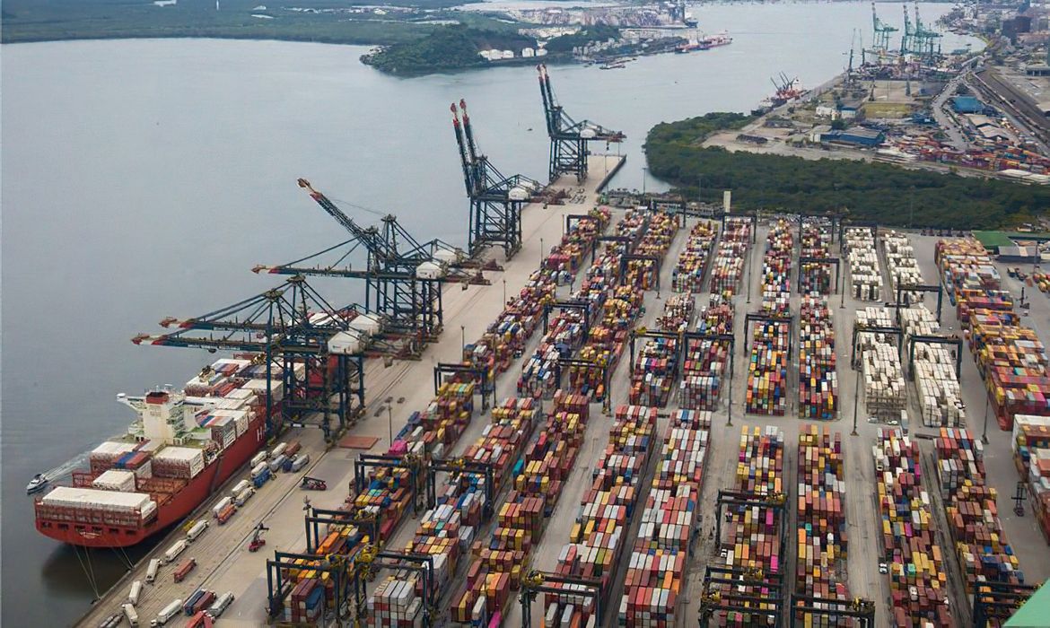 Cerca de 2 mil produtos exportados pelo Brasil aos Estados Unidos ficaram isentos das duas medidas/Porto de Santos/Divulgação