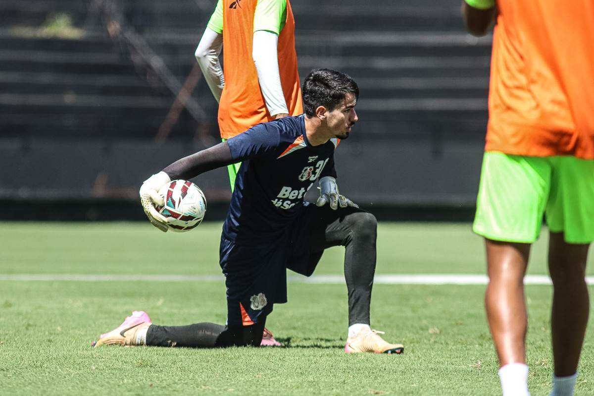 Gabriel Souza, goleiro do Santa Cruz/Evelyn Victoria / Santa Cruz