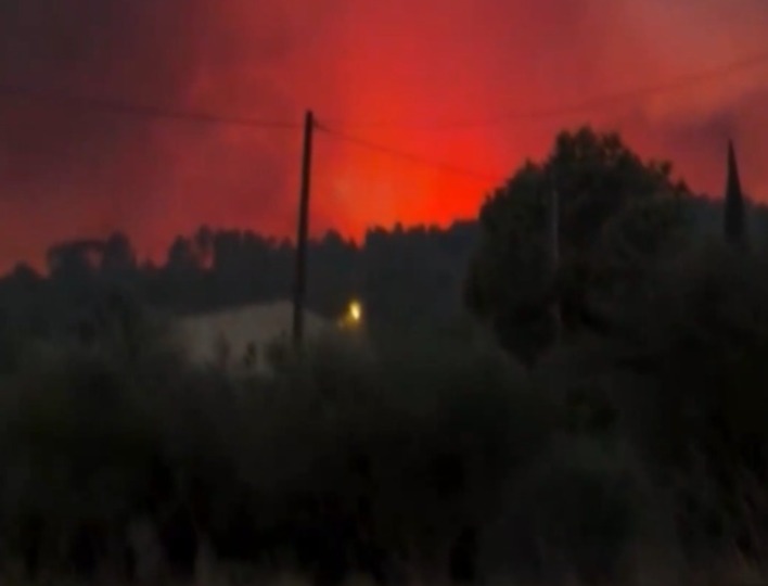 França tem sido fortemente atingida por incêndios e temperaturas extremas/Foto: Reprodução/Redes sociais 