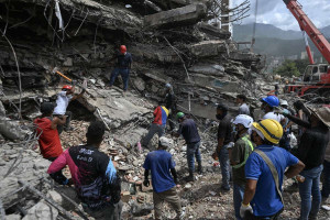 Buscas por desaparecidos continuam um m&ecirc;s ap&oacute;s terremotos na Venezuela