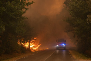 Mais de 175.000 deslocados por inc&ecirc;ndios que assolam Espanha e Fran&ccedil;a
