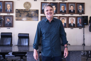 Presidente estadual do MDB, Raul Henry, refor&ccedil;a apoio a Jo&atilde;o Campos e critica Raquel Lyra