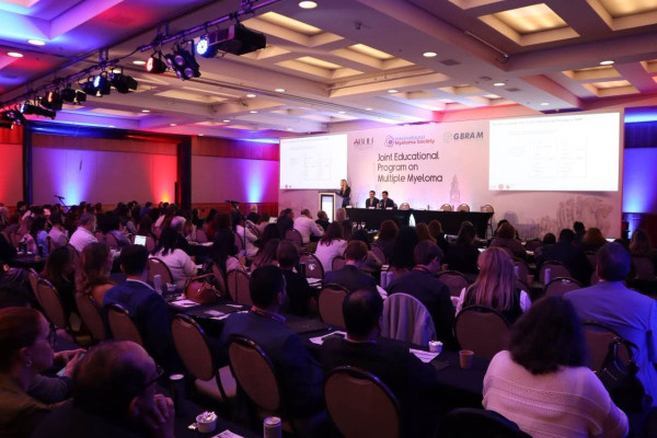 Joint Educational Program on Multiple Myeloma promoveu, nesta sexta (24) e s&aacute;bado (25), atualiza&ccedil;&atilde;o cient&iacute;fica, discuss&atilde;o de avan&ccedil;os recentes e troca de experi&ecirc;ncias entre especialistas da &aacute;rea de mieloma m&uacute;ltiplo