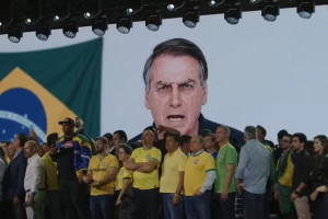 A conven&ccedil;&atilde;o do PL exibiu um v&iacute;deo gerado por Intelig&ecirc;ncia Artificial (IA), em que uma imagem simulada de Jair Bolsonaro fala sobre a candidatura de Fl&aacute;vio 