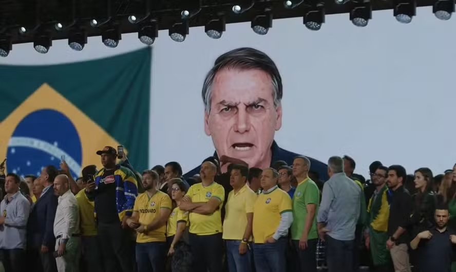 A convenção do PL exibiu um vídeo gerado por Inteligência Artificial (IA), em que uma imagem simulada de Jair Bolsonaro fala sobre a candidatura de Flávio /Reprodução