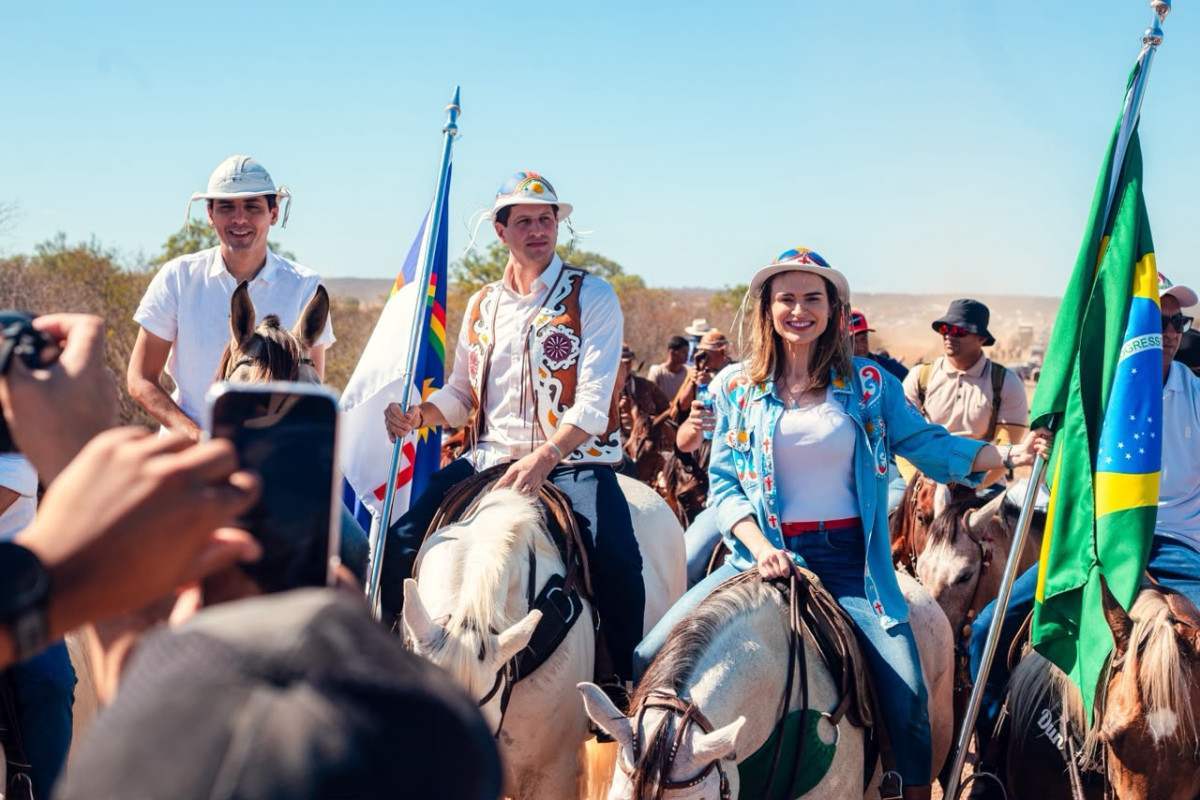 Carlos Costa, João Campo e Marília Arraes  (Foto: Crysli Viana)