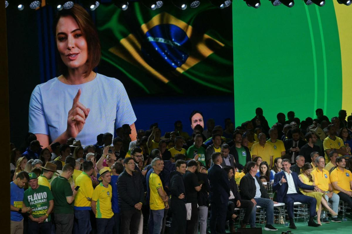 Michelle Bolsonaro fala por videoconferência durante o lançamento da candidatura de Flávio Bolsonaro/Nelson Almeida/AFP
