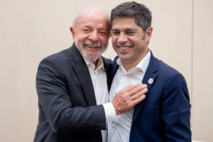 Kicillof tamb&eacute;m informou que telefonou ao ministro das Rela&ccedil;&otilde;es Exteriores, Mauro Vieira, para transmitir que, em sua avalia&ccedil;&atilde;o, "Milei n&atilde;o representa o sentimento do povo argentino