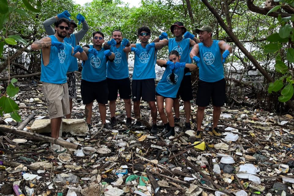 voluntários retiraram quase meia tonelada de lixo do mangue do Recife/Foto: Divulgação/Xô Lixo