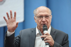 Milei ofendeu, no &uacute;ltimo s&aacute;bado, o presidente Luiz In&aacute;cio Lula da Silva com e o Ministro do Supremo, Alexandre de Moraes