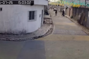Idoso de 76 anos &eacute; baleado ao tentar impedir roubo da moto do neto em Goiana, na Mata Norte