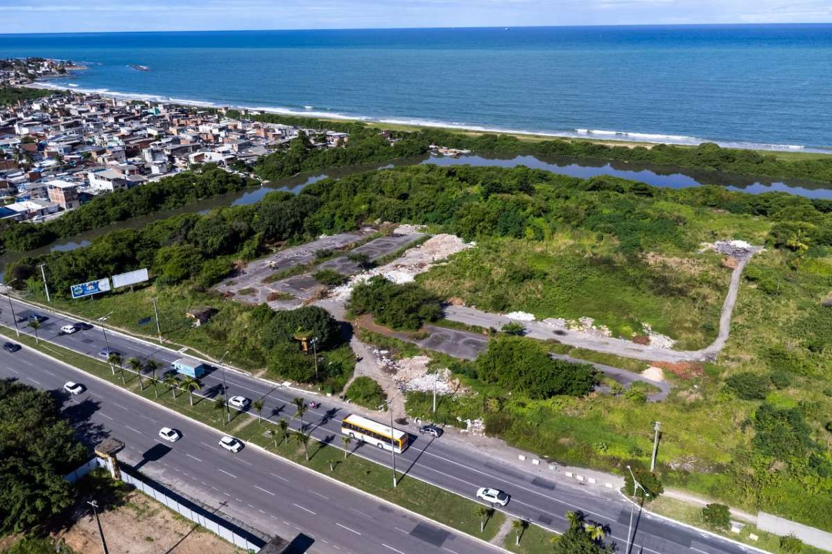 Área do antigo Parque dos Coqueirais hoje é alvo de entulho doméstico/Rafael Vieira/DP Foto