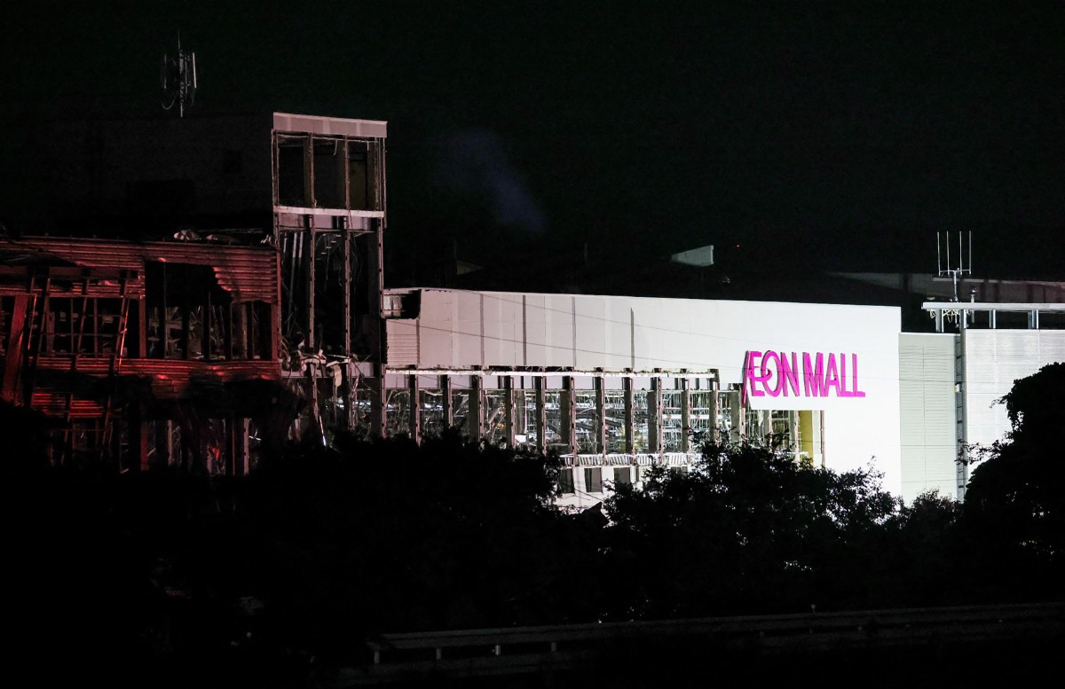 Shopping atingido após tremor no Japão/JIJI Press/AFP