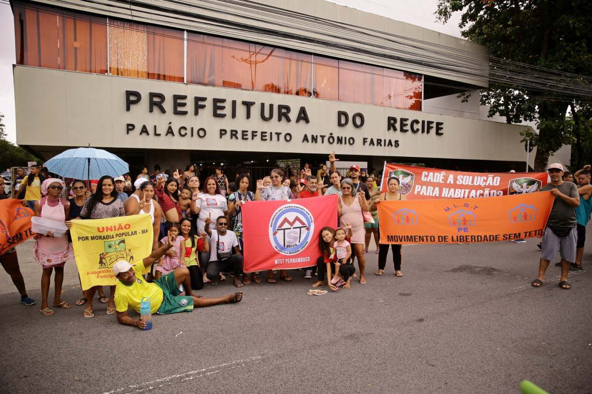 Protesto por moradia na Prefeitura do Recife (Foto: Mauricio Ferry/DP)