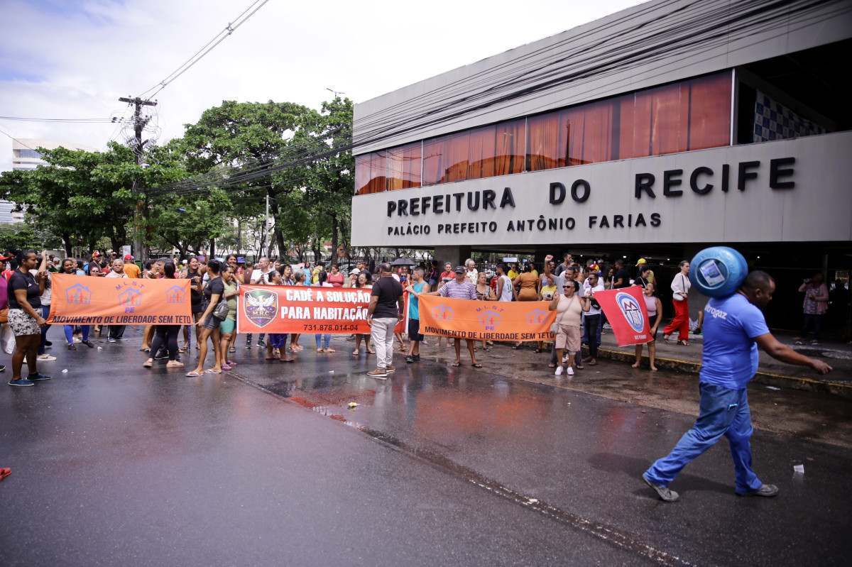 Protesto por moradia na Prefeitura do Recife (Foto: Mauricio Ferry/DP)