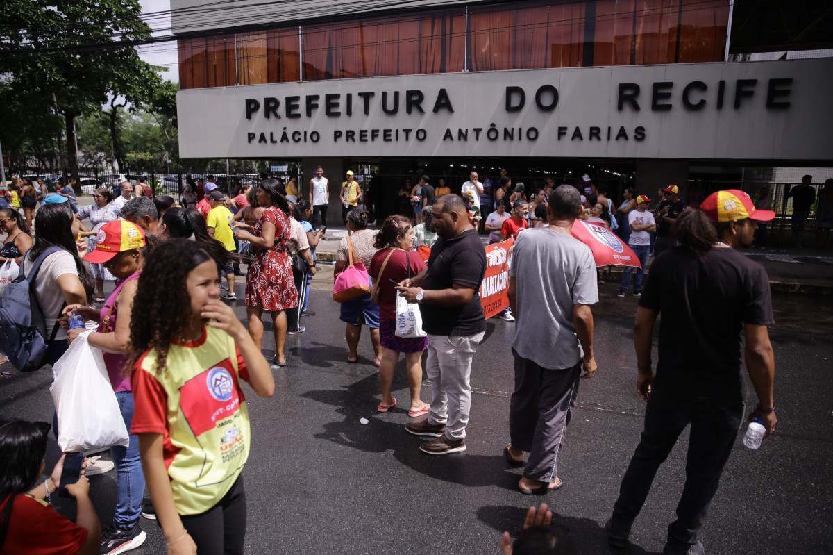 Protesto por moradia na Prefeitura do Recife (Foto: Mauricio Ferry/DP)