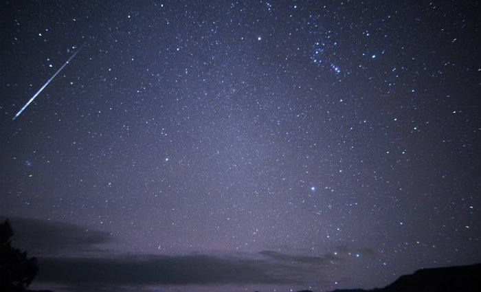 Chuva de meteoros surge quando a Terra cruza o rastro de poeira e fragmentos deixado por um cometa em sua órbita ao redor do Sol/Mike Lewinski/Flickr/Reprodução