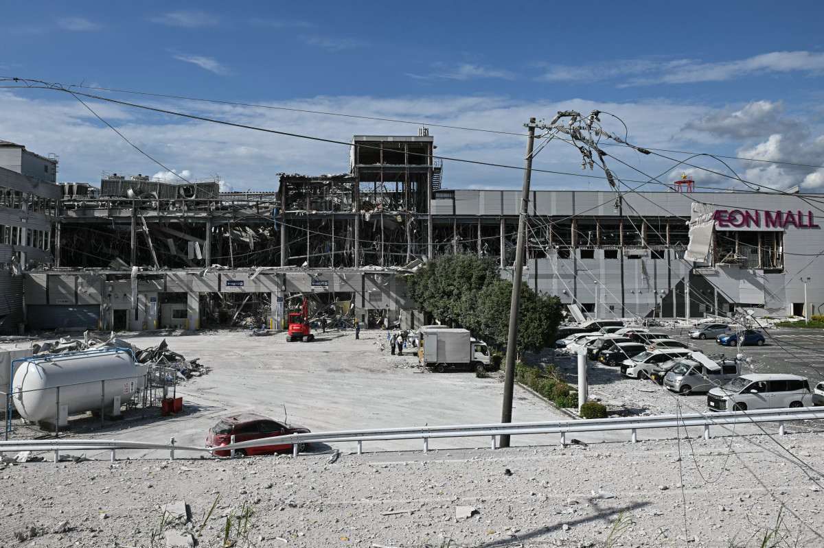 Danos em parte do Aeon Mall Kumamoto, em Kashima (província de Kumamoto), em 29 de julho de 2026, após um terremoto atingir o sudoeste do Japão no dia anterior/PHILIP FONG/AFP