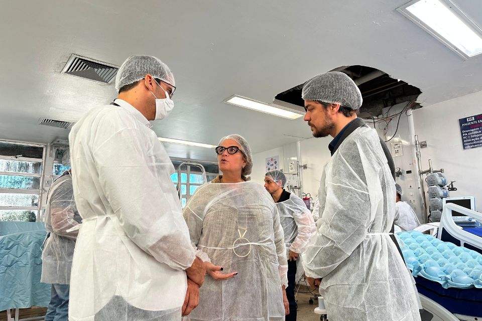 Desabamento de teto no Hospital da Restauração aconteceu em área que, segundo o governo, ainda não havia sido reformada/Foto: Divulgação