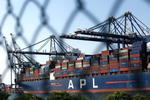 Donald Trump imp&ocirc;s novas tarifas abrangentes a 60 parceiros comerciais