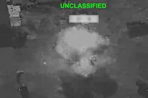 Estados Unidos lan&ccedil;aram nesta quinta-feira (30) uma s&eacute;rie de bombardeios contra o Ir&atilde;