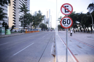 Limite de velocidade da Avenida Boa Viagem ser&aacute; reduzido para 50 km/h ap&oacute;s obras na orla