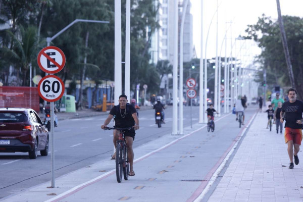 Avenida Boa Viagem terá limite de velocidade reduzido (Foto: Mauricio Ferry/DP Foto)