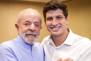 Em Bras&iacute;lia, Lula assegura compromisso com Jo&atilde;o Campos