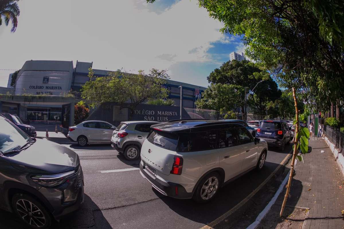 O retorno às aulas escolares aumenta o movimento de veículos nas ruas/Foto: Rafael Vieira/DP Foto