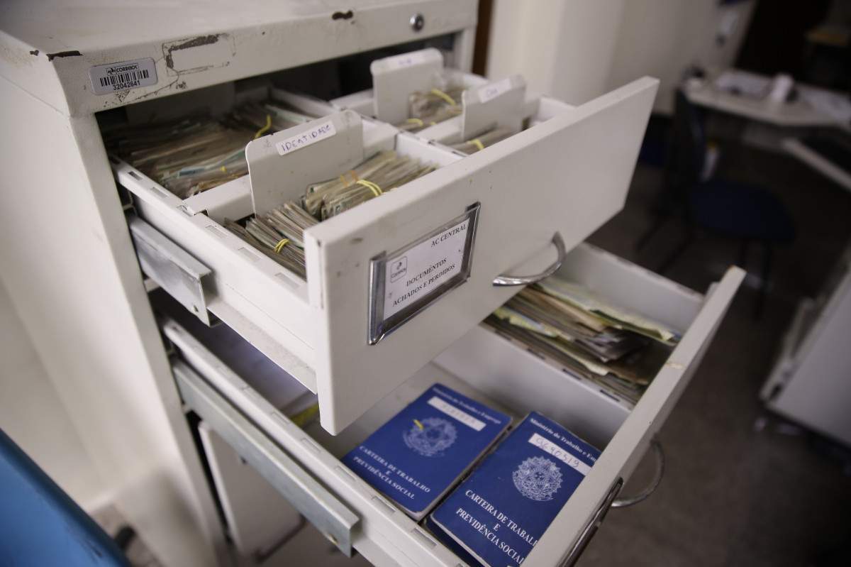 Perda ou roubo de documentos: mais de 32 mil ocorrências foram registradas em Pernambuco no primeiro semestre
 (Foto: Mauricio Ferry/DP Foto)