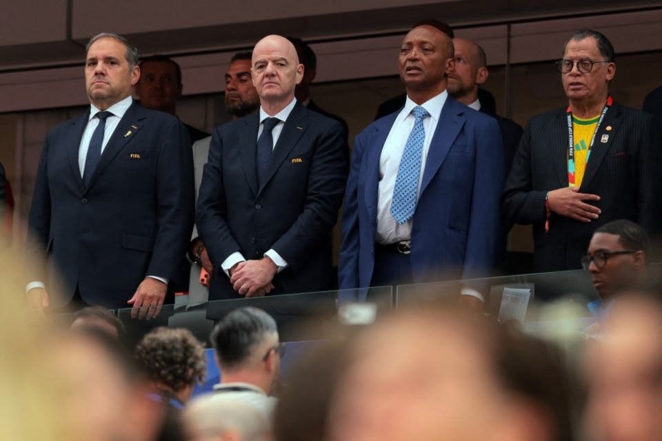 Presidente da Fifa, Gianni Infantino, ao lado do presidente da Concacaf durante a Copa do Mundo de 2026/ETIENNE LAURENT / AFP