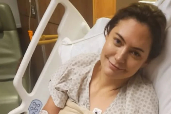 Michelle Bolsonaro faz post em cama de hospital em dia convenção/Reprodução/Redes Sociais