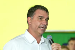 Fl&aacute;vio Bolsonaro durante conven&ccedil;&atilde;o do PL na Para&iacute;ba.