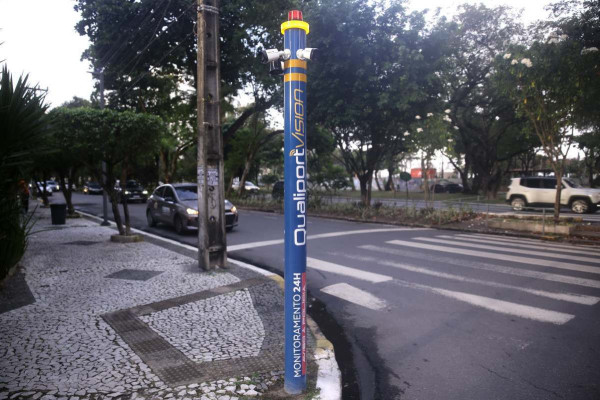Torres de vigilância do Recife (Foto:  Maurício Ferry/DP Foto)