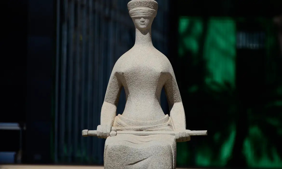 Estátua da Justiça em frente ao edifício-sede do Supremo Tribunal Federal/Marcello Casal Jr./Agência Brasil