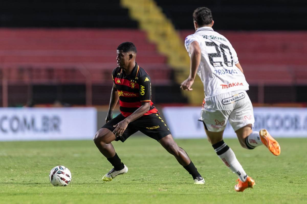 Volante Fábio Matheus em ação pelo Sport/Rafael Vieira/DP Foto