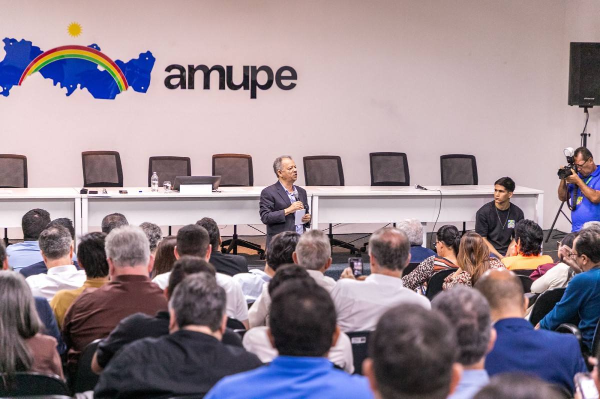 Francisco Alexandre, superintendente da Sudene, apresentou os dados do estudo técnico sobre a Transnordestina à Amupe/Foto: Agnelo Câmara (CGCOM/Sudene)