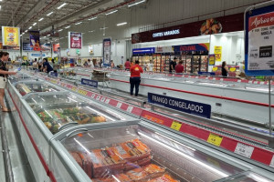  Due to inflation, 58% of Brazilians buy less food than they used to, and consumers claim that President Luiz Inacio Lula da Silva's administration bears ''a lot of responsibility'' for the rise in food prices in recent months. (Photo by Cris Faga/NurPhoto) (Photo by Cris Faga / NurPhoto via AFP)