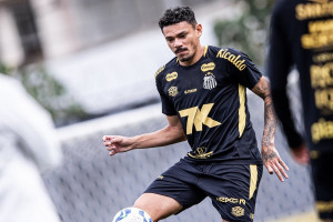 Tiquinho Soares em a&ccedil;&atilde;o pelo Santos
