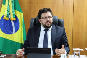 Ex-chefe de gabinete de Lula admite ter recebido um empr&eacute;stimo pessoal de amiga de Lulinha