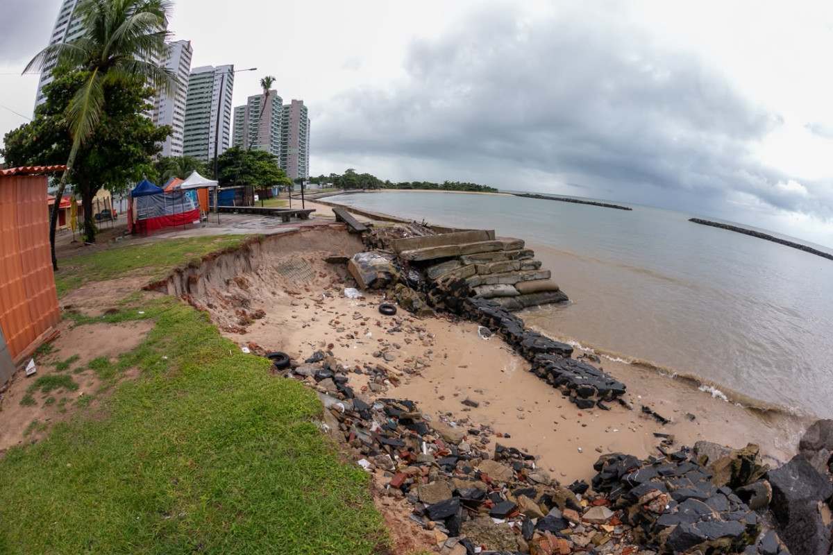Erosão na Orla do Janga, no Paulista (Foto: Rafael VieiraDP)